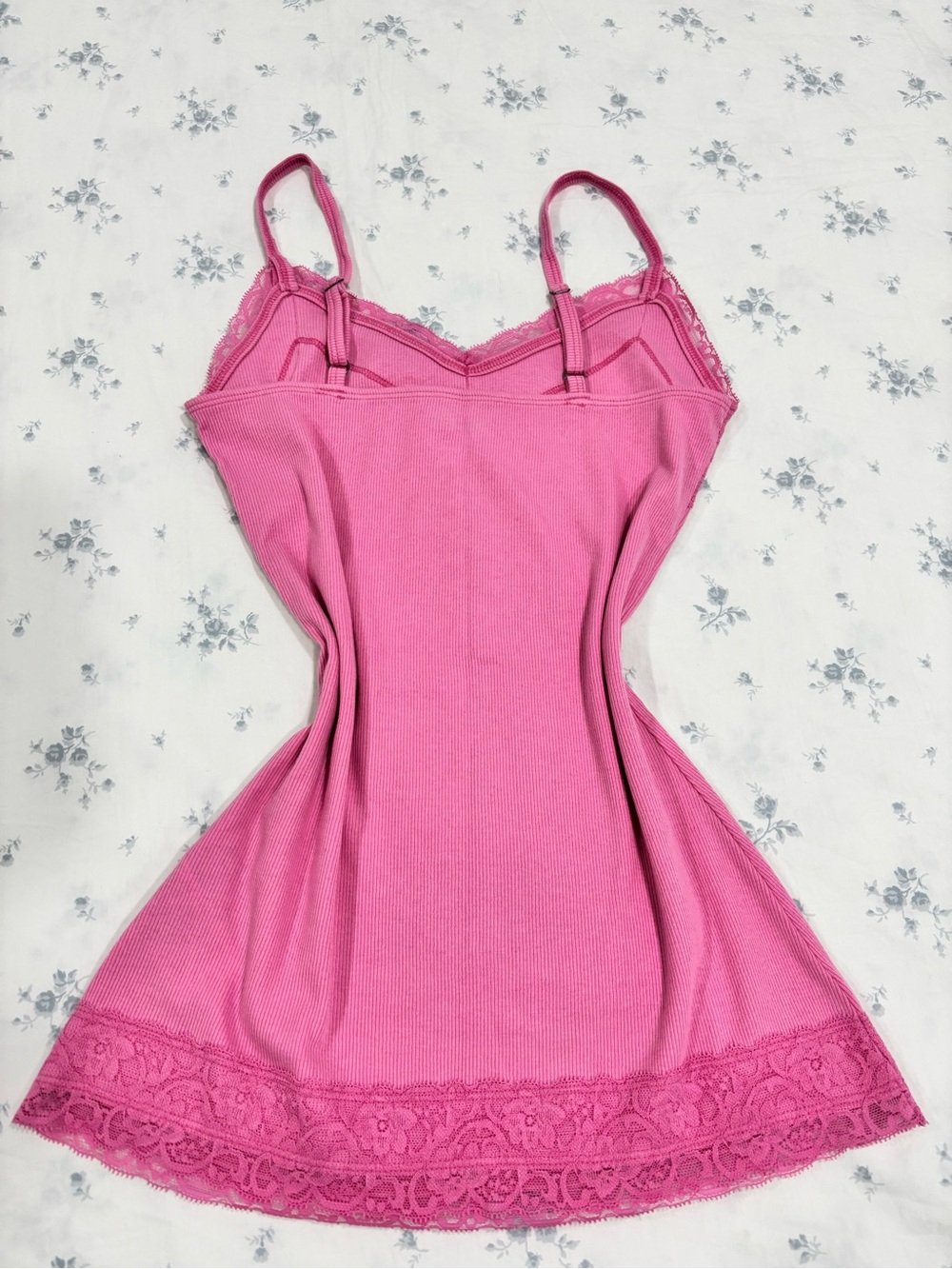 y2k-coquette style Hollister Co. Pink Lace-Trim Cami - Picture 3 of 4